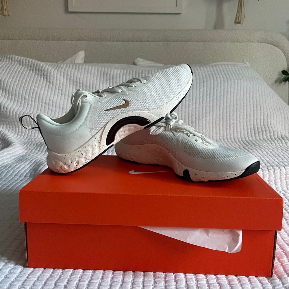 Nike Renew In-Season TR 11 Premium Women's Training Shoes women’s size 7.5